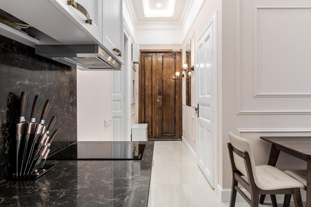 Neoclassic Apartment Lviv Exterior foto